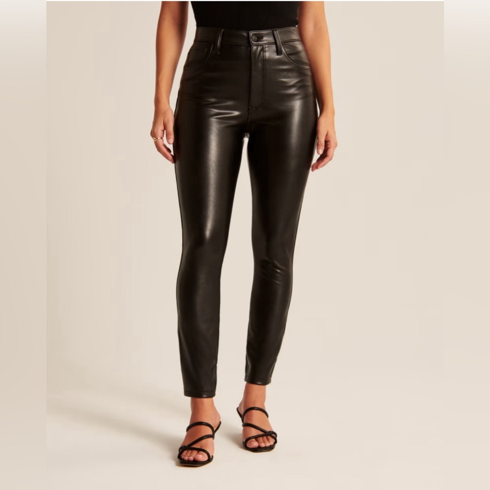 Abercrombie & Fitch Curve Love Vegan Leather Skinny Pant - Black, Size 27 Short
